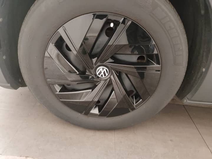 Volkswagen ID.4 Pure • LED • navigacija