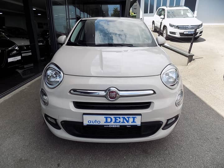 Slika prikazuje vanjsku karoseriju automobila.