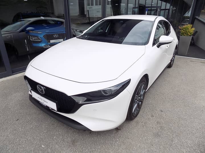 Slika prikazuje vanjski dio automobila (eksterijer).