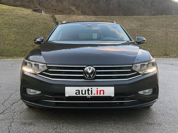 Slika prikazuje vanjski izgled vozila (prednji dio).