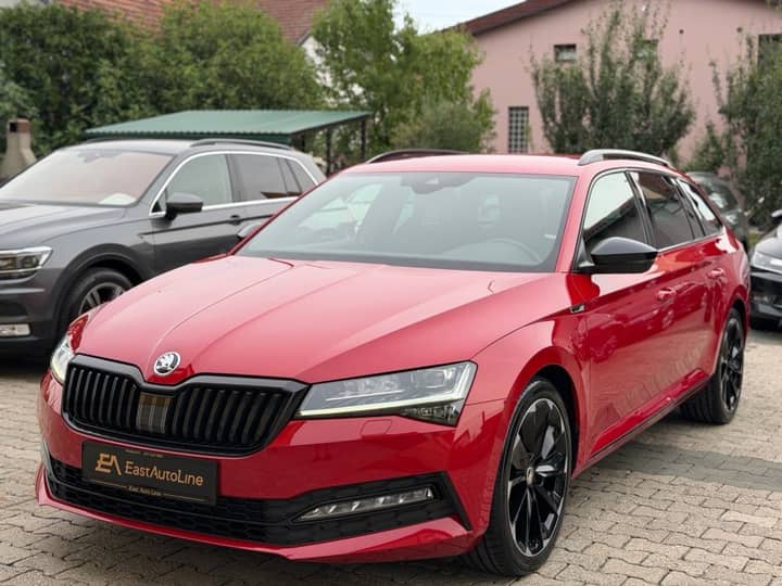 Slika prikazuje eksterijer vozila: karoseriju i kotače.