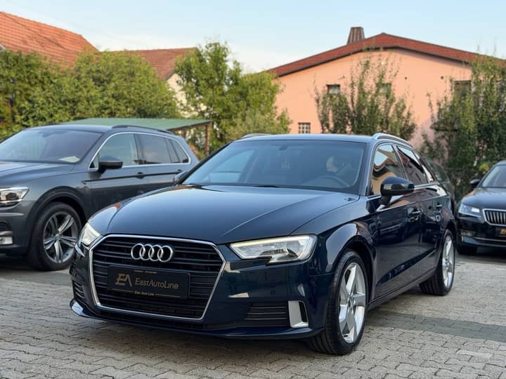 Slika prikazuje vanjsku karoseriju i vanjske dijelove automobila.