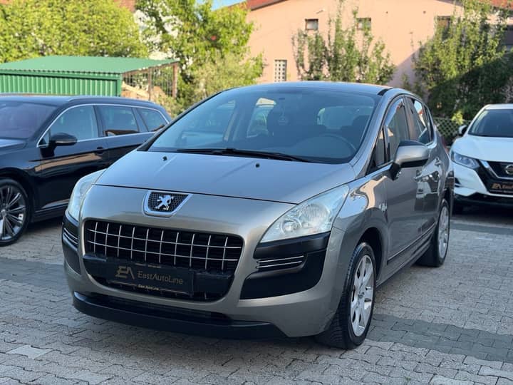 Slika prikazuje vanjski izgled vozila (eksterijer).