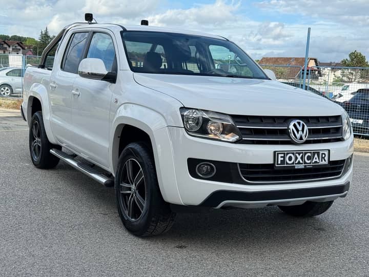 Slika prikazuje vanjski izgled vozila (eksterijer).