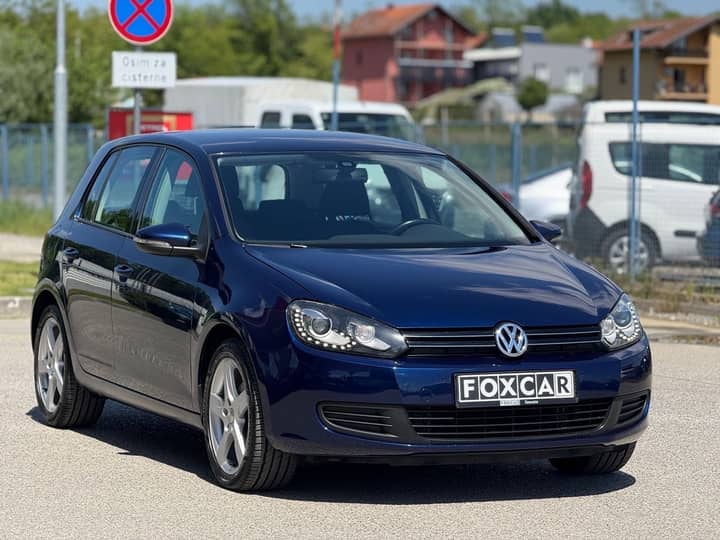 Slika prikazuje vanjski dio vozila.