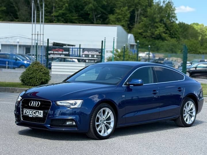 Slika prikazuje vanjski izgled vozila, fokus na karoseriju.