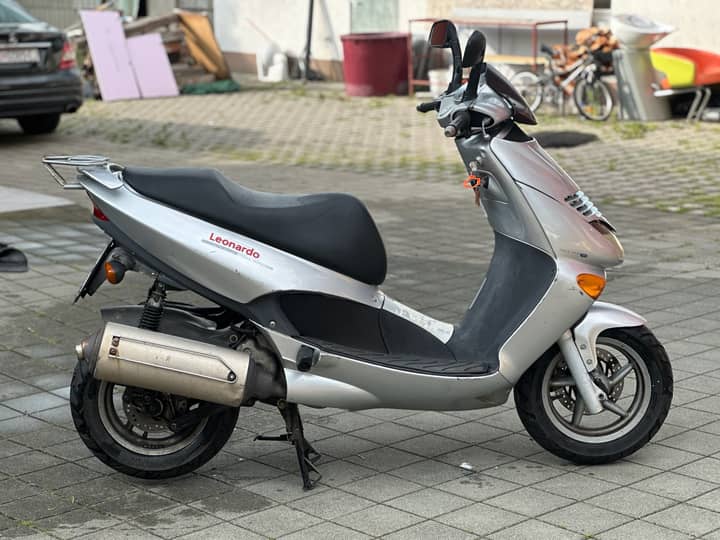 Slika prikazuje vanjski dio vozila (eksterijer).