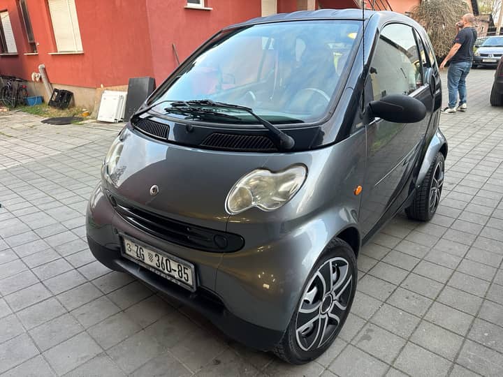 Slika prikazuje vanjski dio vozila (eksterijer).
