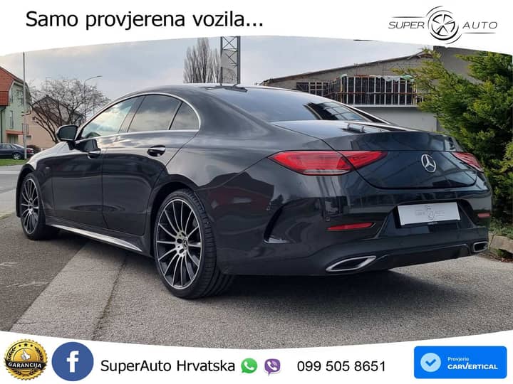 Slika prikazuje vanjsku karoseriju vozila, eksterijer.