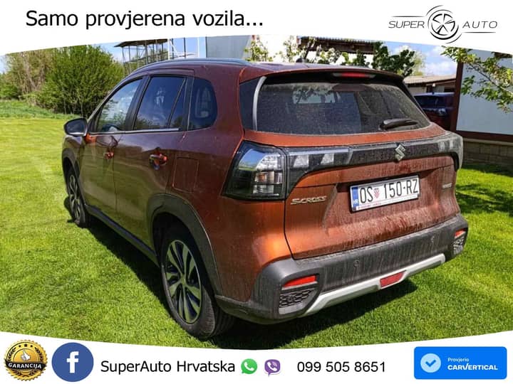 Slika prikazuje vanjski dio vozila, karoseriju i stražnja svjetla.