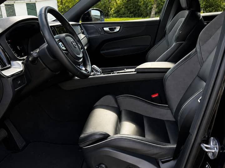 Volvo XC60 2.0d B4 AWD Aut. Plus Dark 197 KS, ACC+KAM+4xGR SJED+VIRT+NAVI+ASIST