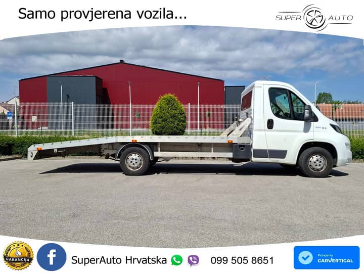 Slika prikazuje vanjski izgled vozila (eksterijer).