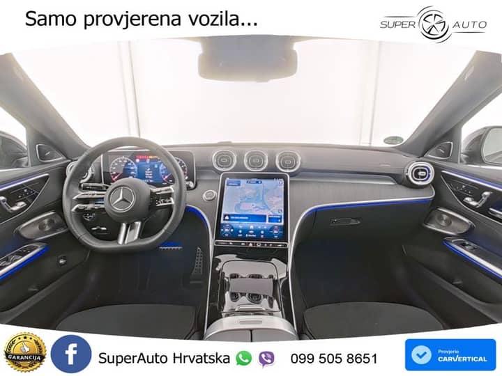 Slika prikazuje unutrašnjost vozila (volan i kontrolna ploča).