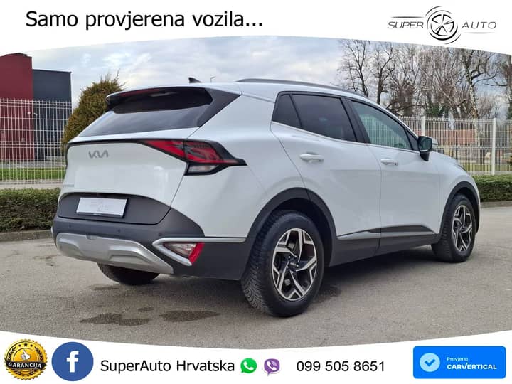 Slika prikazuje vanjski izgled vozila (eksterijer).