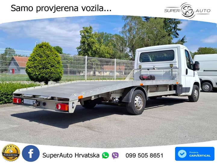 Slika prikazuje vanjski dio vozila (eksterijer).