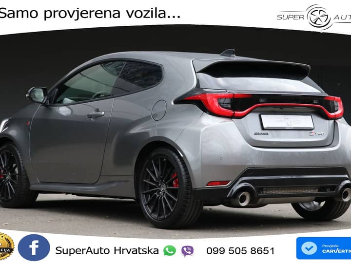 Slika prikazuje vanjski izgled vozila (eksterijer) i stražnji dio.