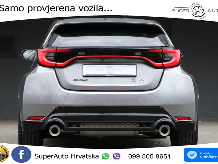 Slika prikazuje vanjski dio vozila (stražnji dio).