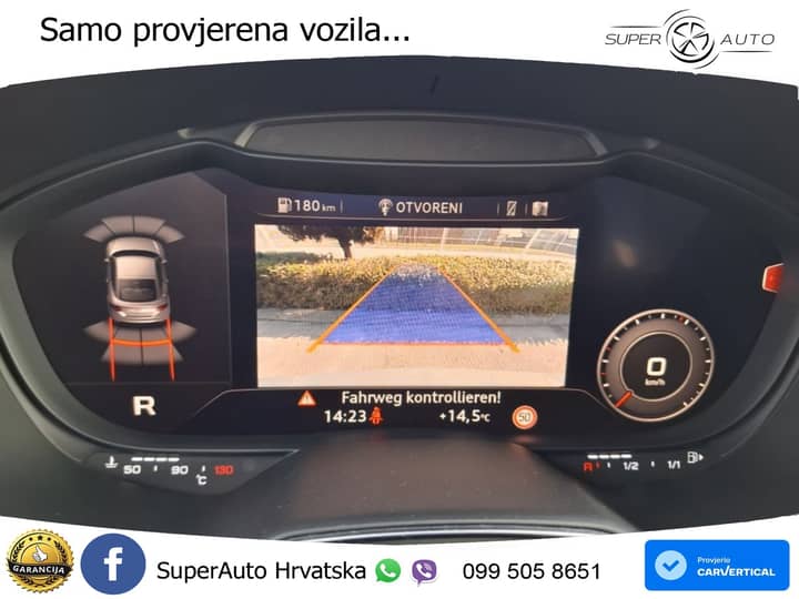 Slika prikazuje unutrašnjost vozila, instrument ploča i zaslon.