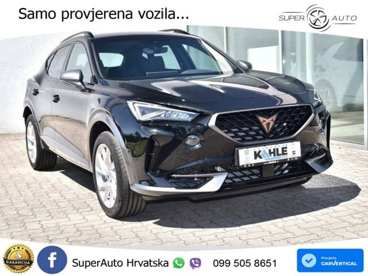 Slika prikazuje vanjsku karoseriju vozila i dio kotača.