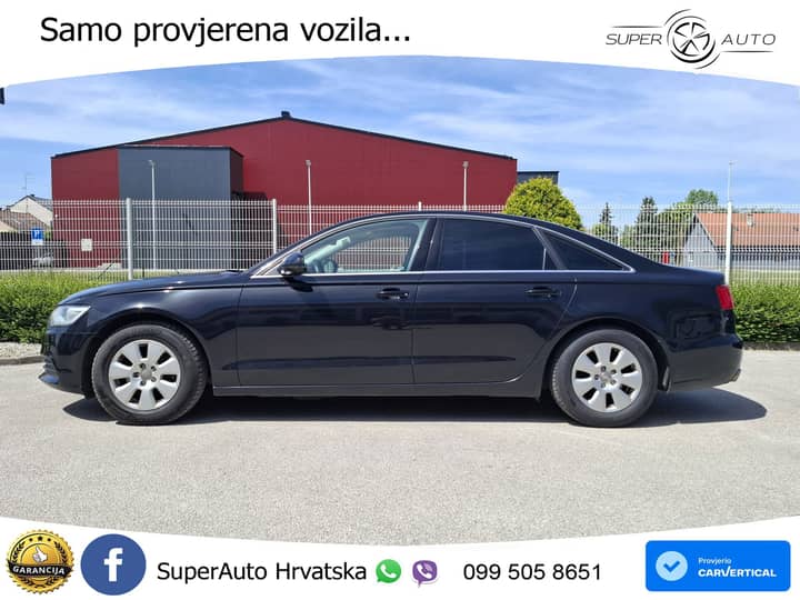 Slika prikazuje eksterijer vozila, karoserija i kotači.