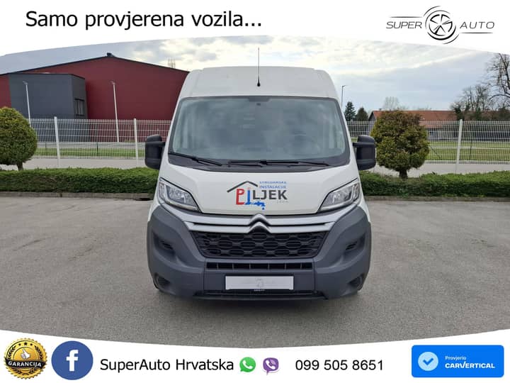 Slika prikazuje vanjski dio vozila (eksterijer).