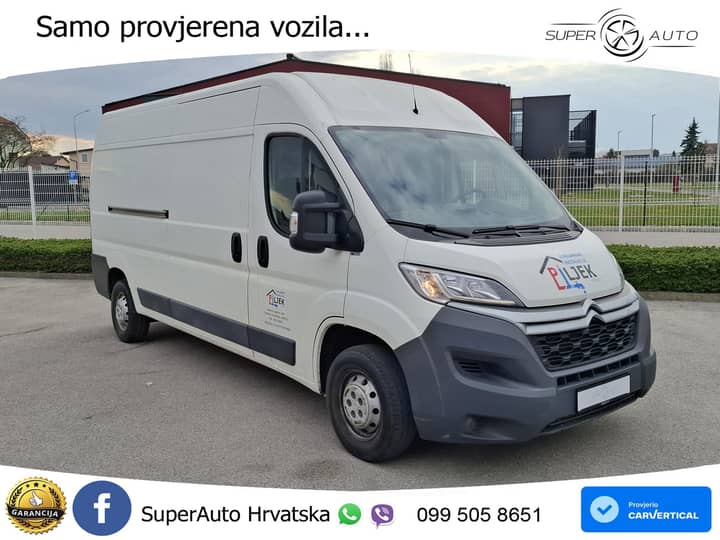 Slika prikazuje vanjski izgled vozila (eksterijer).