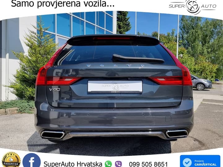 Slika prikazuje vanjsku stražnju stranu vozila.