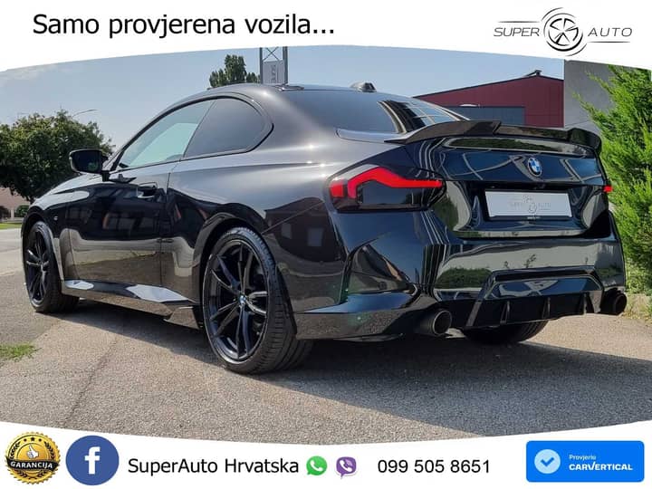 Slika prikazuje vanjski izgled vozila.