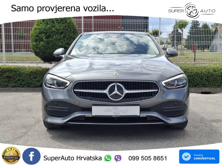 Slika prikazuje vanjsku karoseriju vozila, prednji dio.