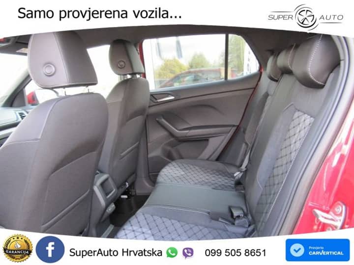 Slika prikazuje unutrašnjost vozila (sjedala).