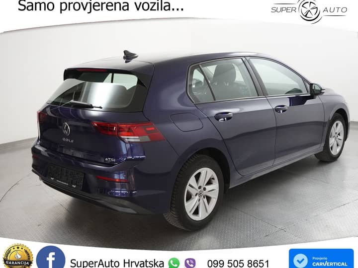 VW Golf 8 1.0 eTSI DSG Life 110 KS, ACC+LED+KAM+GR SJED+VIRT+ASIST