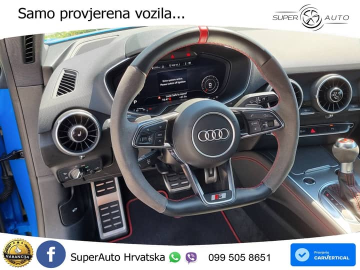 Slika prikazuje unutrašnjost vozila (volan i instrument ploča).