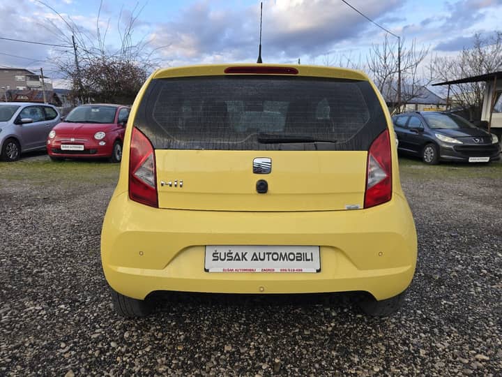 Slika prikazuje vanjski dio vozila.