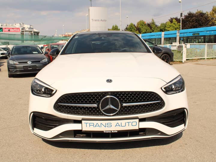 Slika prikazuje vanjski izgled automobila (prednja strana).
