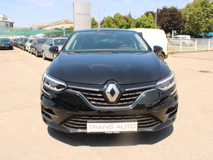 Slika prikazuje vanjski dio automobila.
