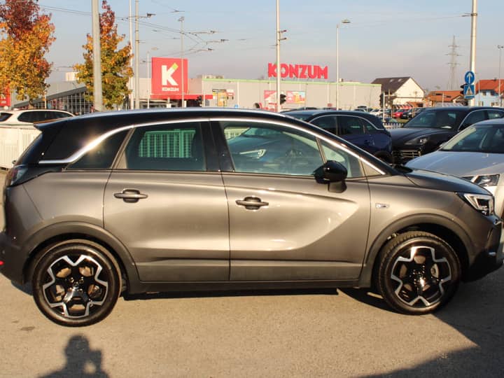 Slika prikazuje vanjsku karoseriju vozila (eksterijer).