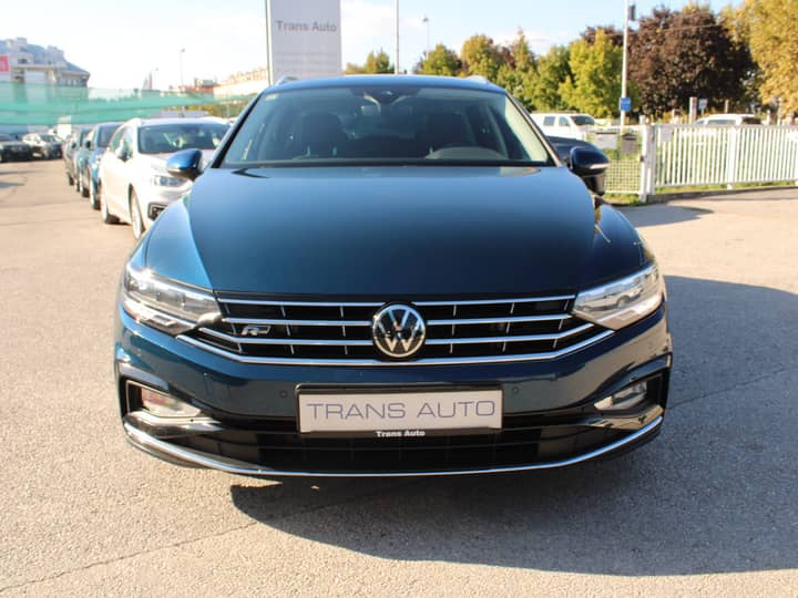 Slika prikazuje vanjštinu vozila (prednji pogled).