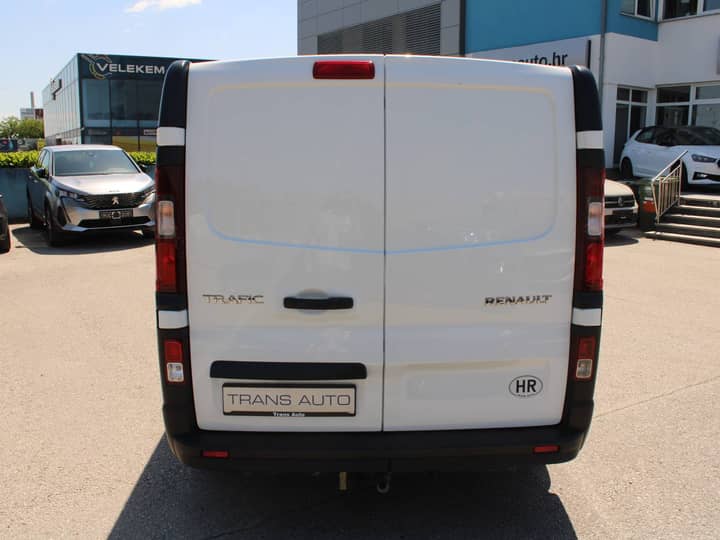 Slika prikazuje vanjski stražnji dio vozila.
