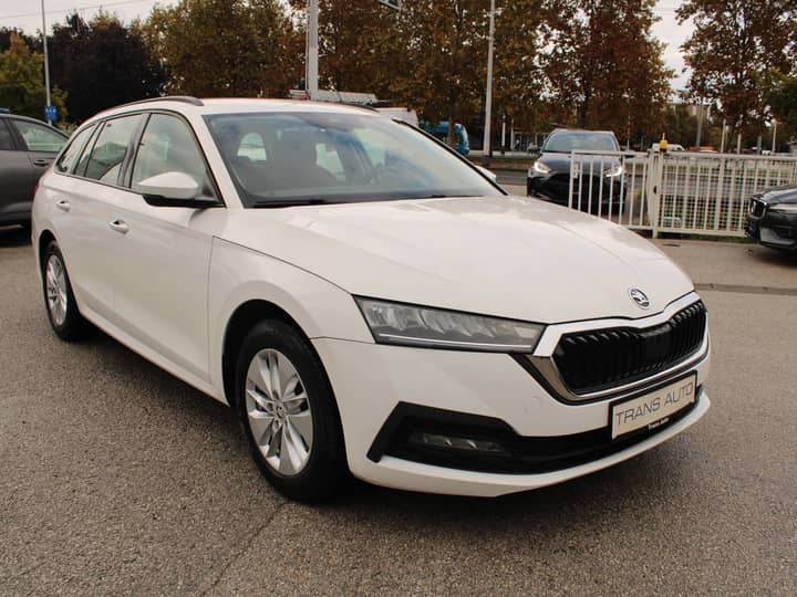 Slika prikazuje vanjsku karoseriju automobila.