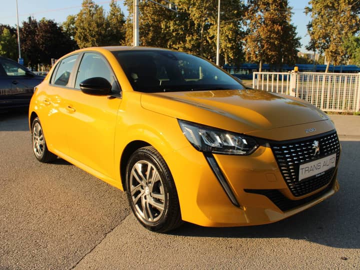 Slika prikazuje vanjski izgled automobila (eksterijer).