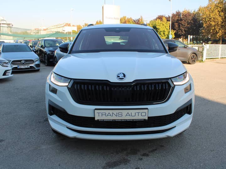 Slika prikazuje vanjski izgled vozila (prednji pogled).