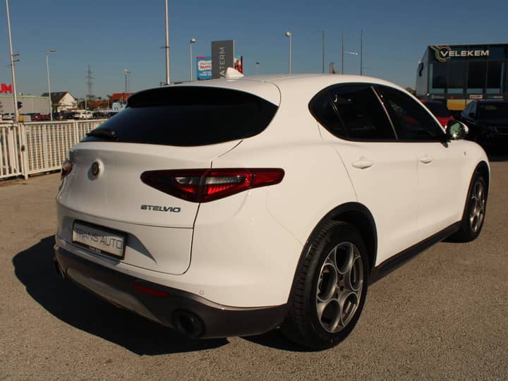 Alfa Romeo Stelvio 2.2 Ti Q4 210ks AUTOMATIK *LED, NAVIGACIJA, KAMERA*