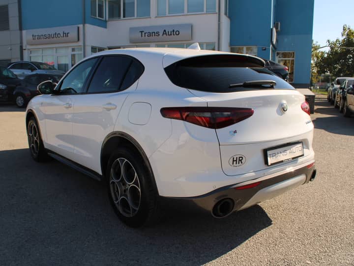 Alfa Romeo Stelvio 2.2 Ti Q4 210ks AUTOMATIK *LED, NAVIGACIJA, KAMERA*