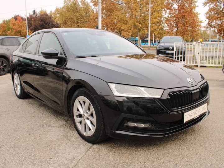 Slika prikazuje vanjski izgled automobila (eksterijer).