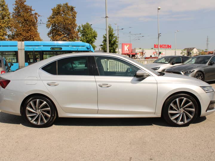 Slika prikazuje vanjsku stranu vozila (eksterijer).