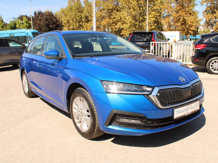 Slika prikazuje vanjsku karoseriju automobila.