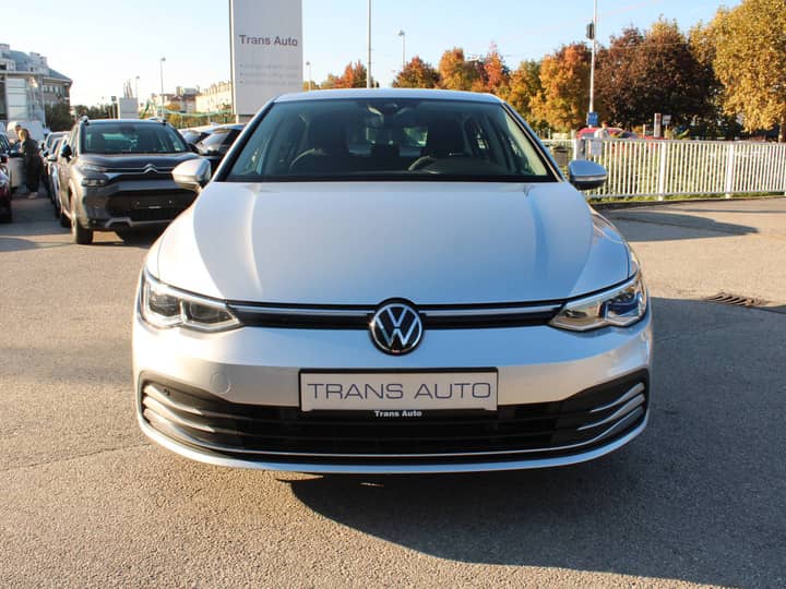Slika prikazuje vanjski izgled vozila, prednji dio.