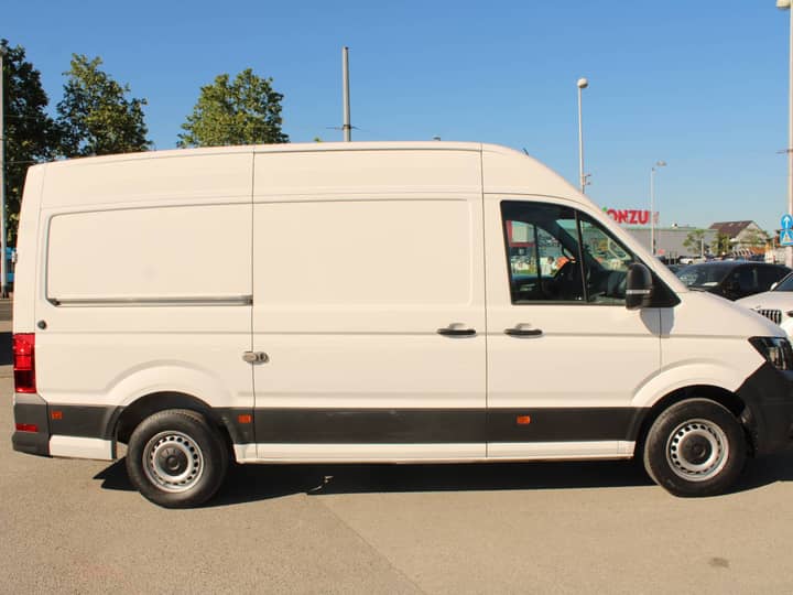 Slika prikazuje vanjsku stranu vozila (eksterijer).