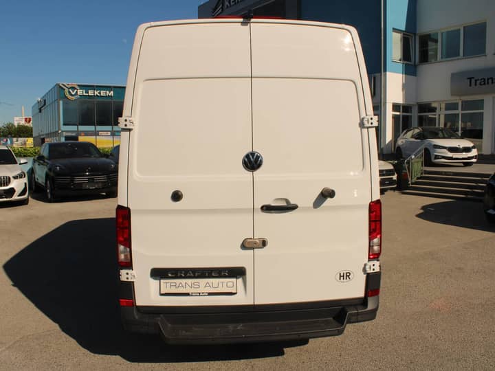 Slika prikazuje vanjski dio vozila (zadnja strana karoserije).