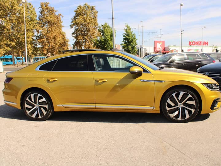 Slika prikazuje vanjsku karoseriju automobila.